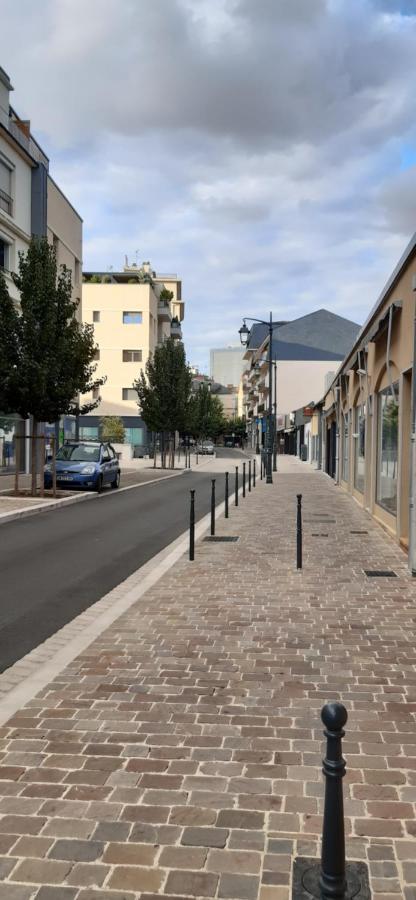 Apartamento Studio Hyper Centre Avec Balcon Châteauroux Exterior foto