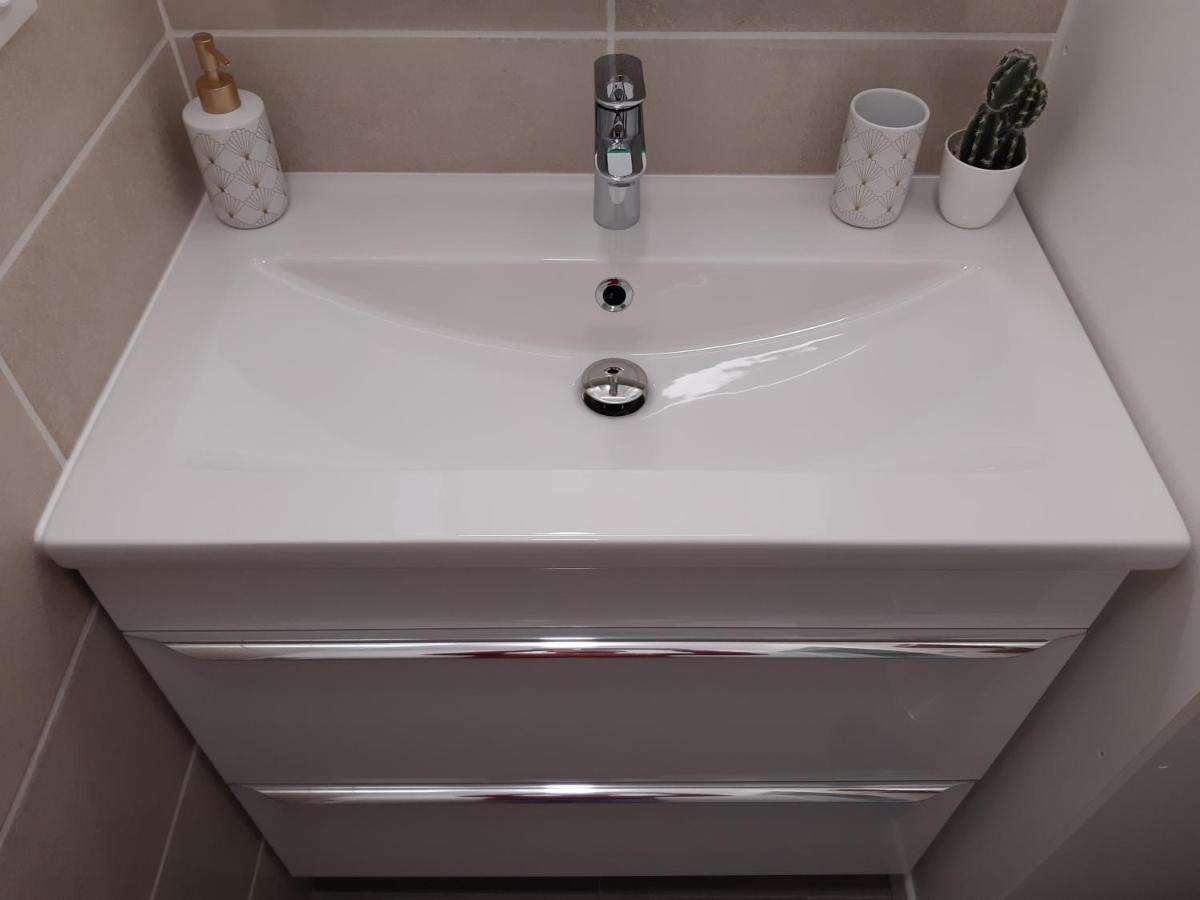 Apartamento Studio Hyper Centre Avec Balcon Châteauroux Exterior foto